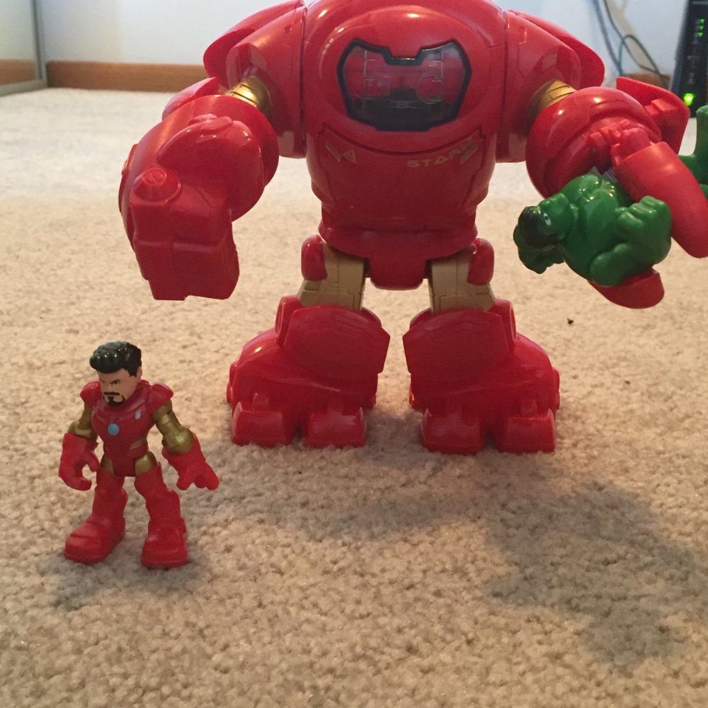 Tony Stark Ironman tech armor w/figures  - Marvel